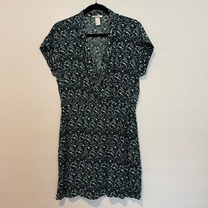 H & M Green Palm Print T Shirt V Neck Dress Travel